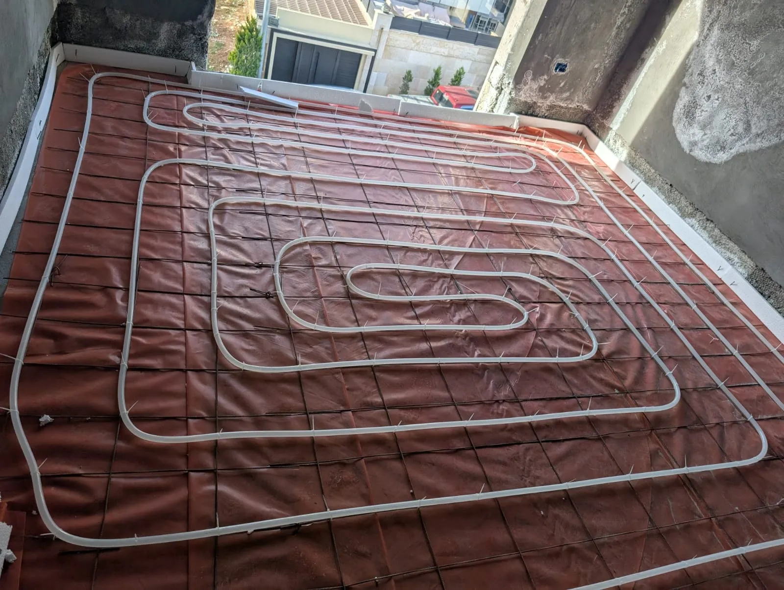 Maincor underfloor heating loops laid across a villa floor in Amman